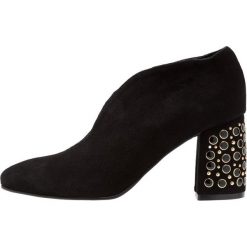 Tosca Blu VILNIUS Ankle boot nero. Czarne czółenka damskie marki Tosca Blu, bez wzorów, ze skóry, bez obcasa. Za 679,00 zł.