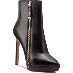 Botki ELISABETTA FRANCHI - SA-52L-77E2-V480 Nero 110. Czarne botki damskie skórzane marki Elisabetta Franchi. W wyprzedaży za 1429,00 zł.