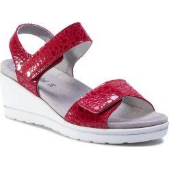 Sandały COMFORTABEL - 711068 Rot 4. Czerwone klapki damskie Comfortabel, bez wzorów, z zamszu, bez obcasa, na obcasie. W wyprzedaży za 169,00 zł.
