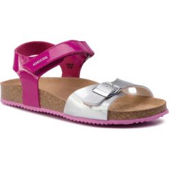 Sandały GEOX - J N.S Aloha G. D J921CD 000HH C8295 D Fuchsia/Silver. Szare sandały dziewczęce Geox, ze skóry ekologicznej, bez zapięcia. W wyprzedaży za 159,00 zł.