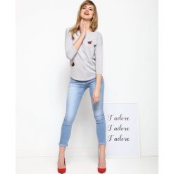 T-SHIRT DŁUGI RĘKAW DAMSKI. Szare bluzki dziewczęce Top Secret, na lato, z aplikacjami, z bawełny, bez kołnierzyka, z długim rękawem, długie, bez kaptura. W wyprzedaży za 29,99 zł.