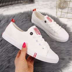Trampki niskie tekstylne białe Big Star FF274087 - biały. Białe trampki i tenisówki damskie BIG STAR, bez wzorów, bez zapięcia. Za 99,99 zł.