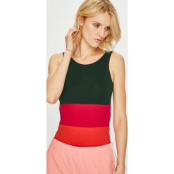 Noisy May - Top. Szare bluzki damskie Noisy May, s, bez wzorów, z elastanu, z okrągłym kołnierzem, bez rękawów. W wyprzedaży za 49,90 zł.