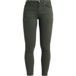 Dr.Denim DEZIE Jeans Skinny Fit riot green. Zielone rurki damskie marki Dr.Denim. Za 249,00 zł.