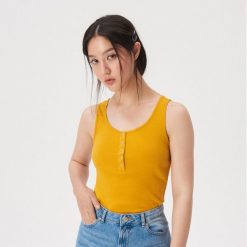 Tank top z guzikami - Żółty. Żółte topy damskie Sinsay, s, bez wzorów, bez kołnierzyka. Za 14,99 zł.