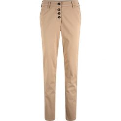 Spodnie chino z plisą guzikową bonprix beżowy. Brązowe spodnie damskie bonprix, bez wzorów. Za 99,99 zł.