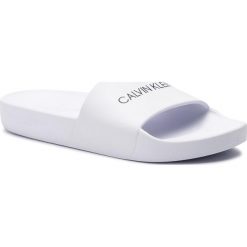 Klapki CALVIN KLEIN - Slide KW0KW00778 Biały. Białe klapki damskie Calvin Klein, bez wzorów, z tworzywa sztucznego, bez obcasa. Za 179,00 zł.