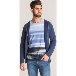 Granatowy sweter Joop Hustaf. Niebieskie swetry męskie JOOP! Jeans, m, z aplikacjami, z bawełny, z kapturem, z kapturem. Za 280,00 zł.