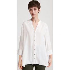Bluzka oversize z EcoVero™ - Biały. Białe bluzki damskie Reserved, bez wzorów, bez kołnierzyka, bez rękawów. Za 99,99 zł.