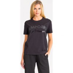 T-SHIRT EMPORIO ARMANI. Czarne t-shirty damskie Emporio Armani, z nadrukiem, z bawełny, z okrągłym kołnierzem. Za 239,40 zł.
