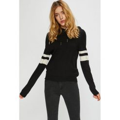 Noisy May - Sweter Freddie. Czarne swetry damskie marki Noisy May, s, bez wzorów, z poliesteru, z krótkim rękawem, krótkie, z kapturem. W wyprzedaży za 69,90 zł.