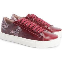 Patrizia Pepe Sneakersy. Trampki i tenisówki damskie Patrizia Pepe, z aplikacjami, ze skóry, bez zapięcia. Za 349,00 zł.