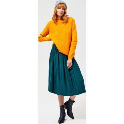 Spódnica plisowana. Zielone spódniczki damskie Moodo, l, bez wzorów, z poliesteru, rozkloszowane. Za 79,99 zł.