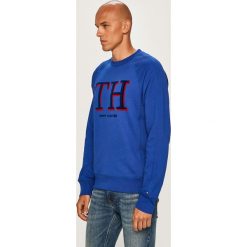 Tommy Hilfiger - Bluza. Niebieskie bluzy męskie TOMMY HILFIGER, xl, z aplikacjami, z bawełny, z okrągłym kołnierzem, bez rękawów, bez kaptura. W wyprzedaży za 349,90 zł.
