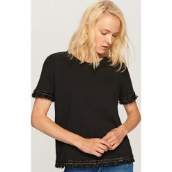 Koszulka z frędzlami przy rękawach - Czarny. Białe t-shirty damskie marki OKKSO SARL, z bawełny. Za 49,99 zł.