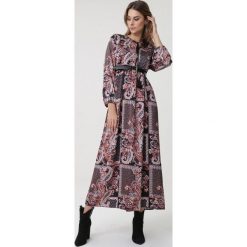 Czarna Sukienka Jukon. Czarne sukienki damskie Born2be, na imprezę, s, z aplikacjami, z tkaniny, eleganckie, ze stójką, bez rękawów, długie, maxi, wyszczuplające. Za 199,99 zł.