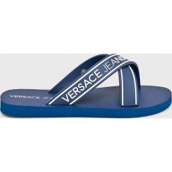 Versace Jeans - Klapki. Niebieskie kapcie męskie Versace Jeans, z jeansu. W wyprzedaży za 99,90 zł.