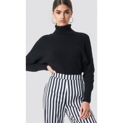 NA-KD Sweter z dzianiny z wywijanym golfem - Black. Czarne golfy damskie marki NA-KD, z bawełny. Za 121,95 zł.