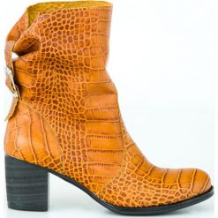Botki - skóra naturalna - model 497 - kolor brąz przypalany. Szare botki damskie Zapato, na zimę, z jeansu, klasyczne, za kostkę, bez obcasa, na obcasie, na klamry. Za 399,00 zł.