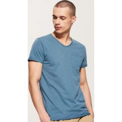 T-shirty męskie: T-shirt basic z kieszonką – Niebieski