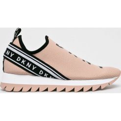 Dkny - Buty. Różowe buty sportowe damskie DKNY, bez wzorów, z materiału, sportowe. W wyprzedaży za 299,90 zł.