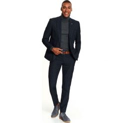 Spodnie eleganckie w drobną kratkę dopasowane. Spodnie męskie Top Secret, do pracy, na zimę, m, w kratkę, z tkaniny, eleganckie. W wyprzedaży za 69,99 zł.