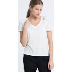 Reebok - Top. Szare topy sportowe damskie marki Reebok, s, z nadrukiem, z poliesteru, z krótkim rękawem. W wyprzedaży za 69,90 zł.