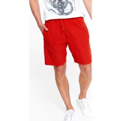 SZORTY MĘSKIE Z DZIANINY STRUKTURALNEJ. Pomarańczowe spodenki i szorty męskie marki Top Secret, na lato, xxl, z dzianiny, krótkie. W wyprzedaży za 29,99 zł.