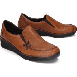 RIEKER 53783-22 brown, półbuty damskie. Brązowe koturny damskie Rieker, bez wzorów, bez obcasa, na koturnie, bez zapięcia. Za 249,90 zł.