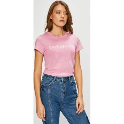 Calvin Klein Jeans - Top. Szare topy damskie Calvin Klein Jeans, l, z nadrukiem, z bawełny, z okrągłym kołnierzem. Za 119,90 zł.
