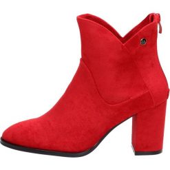 Czerwone botki damskie SERGIO LEONE BT525. Czerwone botki damskie Sergio Leone, klasyczne, na wysokim obcasie, na obcasie, bez zapięcia. W wyprzedaży za 139,00 zł.