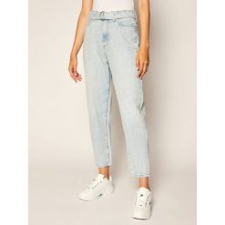 Jeansy Boyfriend TOMMY HILFIGER Lota WW0WW28052. Niebieskie jeansy damskie TOMMY HILFIGER. Za 579,00 zł.