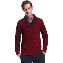 Sweter z szalowym kołnierzem. Czerwone swetry męskie Top Secret, na zimę, xl, bez wzorów, z bawełny, bez kołnierzyka, bez kaptura. W wyprzedaży za 69,99 zł.