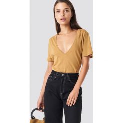T-shirty damskie: NA-KD Basic T-shirt z dekoltem V - Brown