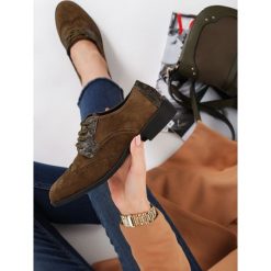Oliwkowe Półbuty Tarheel. Brązowe półbuty damskie Renee, z nadrukiem, ze skóry, eleganckie, z okrągłym noskiem, bez obcasa, na obcasie, na sznurówki. Za 79,99 zł.