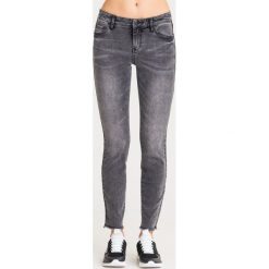 JEANSY super skinny fit Armani Exchange. Szare jeansy damskie . Za 347,40 zł.