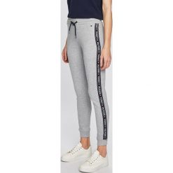 Tommy Hilfiger - Spodnie. Szare spodnie damskie s, z bawełny. W wyprzedaży za 239,90 zł.