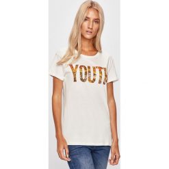 Jacqueline de Yong - T-shirt. Białe bluzki damskie Jacqueline de Yong, s, z nadrukiem, z bawełny, z okrągłym kołnierzem. W wyprzedaży za 49,90 zł.