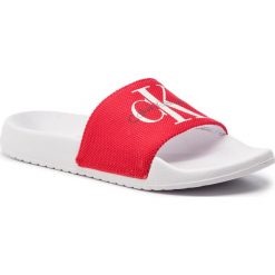 Klapki CALVIN KLEIN JEANS - Chantal RE9587 Tomato. Czerwone klapki damskie Calvin Klein Jeans, bez wzorów, z jeansu, bez obcasa. W wyprzedaży za 169,00 zł.