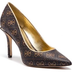 Szpilki GUESS - Bareta FL6BTA FAL08 BROWN. Pomarańczowe półbuty damskie Guess, z aplikacjami, ze skóry ekologicznej, eleganckie, bez obcasa, na obcasie, bez zapięcia. W wyprzedaży za 409,00 zł.