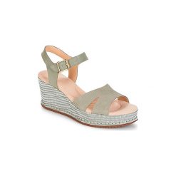 Sandały Clarks AKILAH EDEN. Zielone sandały damskie Clarks, bez wzorów, bez obcasa, bez zapięcia. Za 343,20 zł.