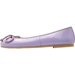 Pretty Ballerinas IPNOTIC Baleriny lilak. Różowe baleriny damskie marki Pretty Ballerinas, bez wzorów, ze skóry, bez obcasa. W wyprzedaży za 350,35 zł.