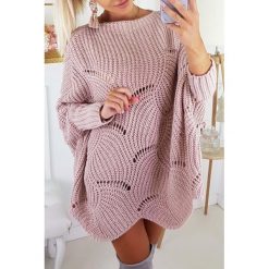 Sweter IMELDA PUDRA. Różowe bluzy damskie Sweter IMELDA PUDRA, uniwersalny, bez wzorów. W wyprzedaży za 69,00 zł.