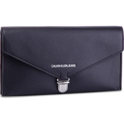Torebka CALVIN KLEIN JEANS - Sculpted Ew Clutch (V Flap) K60K605237 001. Czarne torebki klasyczne damskie Calvin Klein Jeans, bez wzorów, z jeansu, wizytowe, bez dodatków. W wyprzedaży za 259,00 zł.