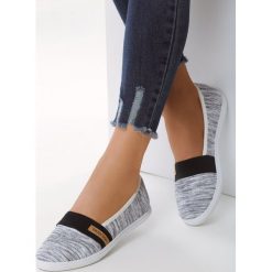 Granatowe Tenisówki Oblige. Niebieskie trampki dziewczęce Born2be, bez wzorów, bez zapięcia. Za 49,99 zł.