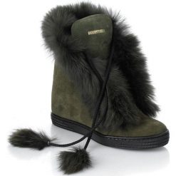 BOTKI SNEAKERSY NA KOTURNIE Z MISIEM ZIELEŃ SKÓRA ZAMSZ. Żółte koturny damskie CALZADO, bez obcasa, na koturnie, bez zapięcia. W wyprzedaży za 299,99 zł.