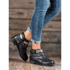 BOTKI Z DŻETAMI. Czarne botki damskie Forever Folie, bez obcasa, bez zapięcia. Za 65,90 zł.