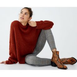 Legginsy w szkocką kratę. Szare spodnie damskie Pull&Bear. Za 59,90 zł.