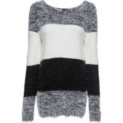 Sweter z przędzy z długim włosem w paski bonprix czarno-biały w paski. Czarne swetry damskie bonprix, w paski, z dzianiny, z długim rękawem, długie, bez kaptura. Za 89,99 zł.