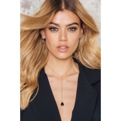 Naszyjniki damskie: NA-KD Exclusive Pozłacany naszyjnik z kamieniem – Black,Gold